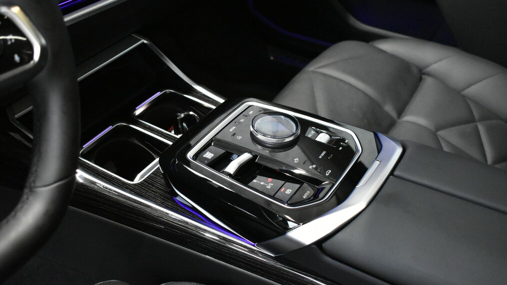 BMW Serii 7, 740
