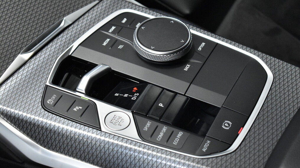 BMW Serii 3, 330