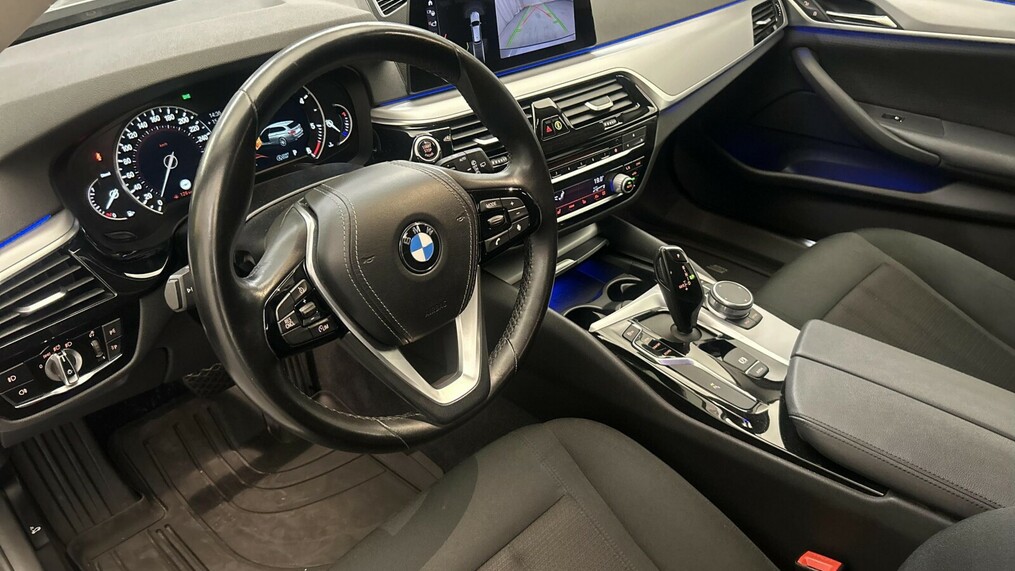 BMW Serii 5, 520