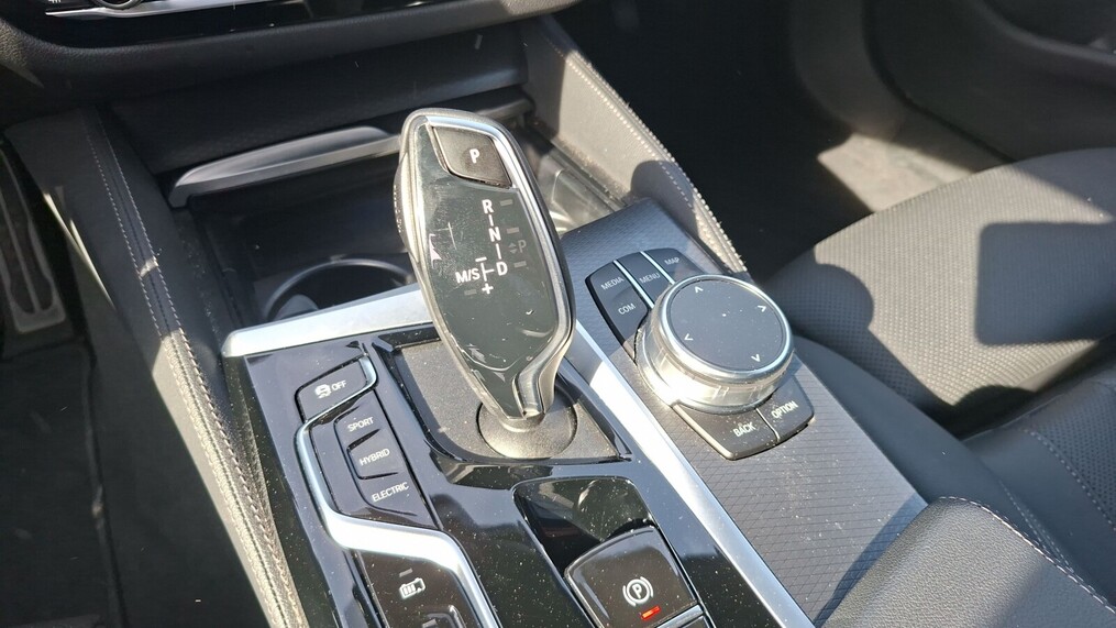BMW Serii 5, 530