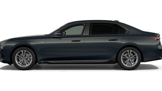 BMW Serii 7, 740