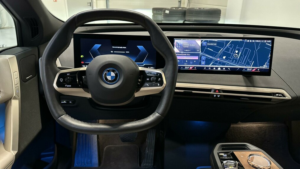 BMW iX