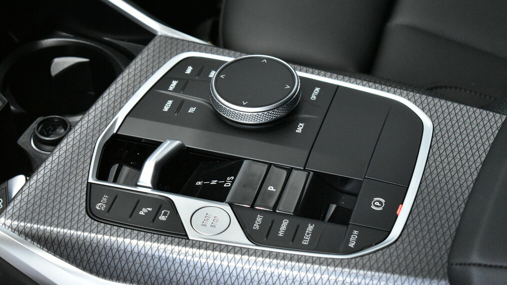 BMW Serii 3, 330