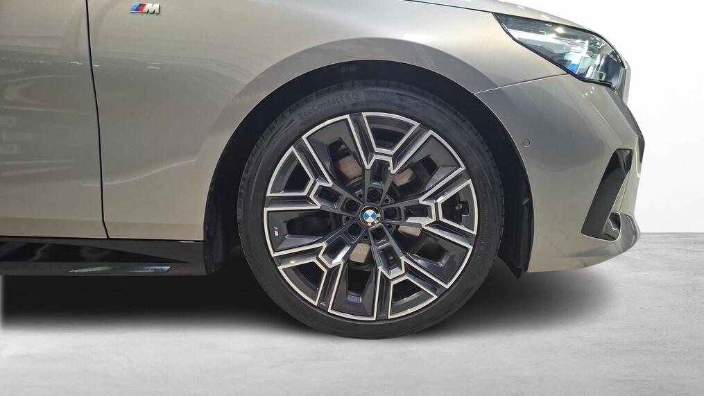 BMW Serii 5, 520