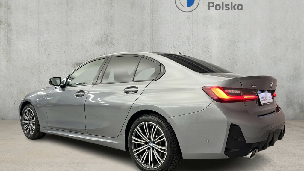 BMW Serii 3, 330
