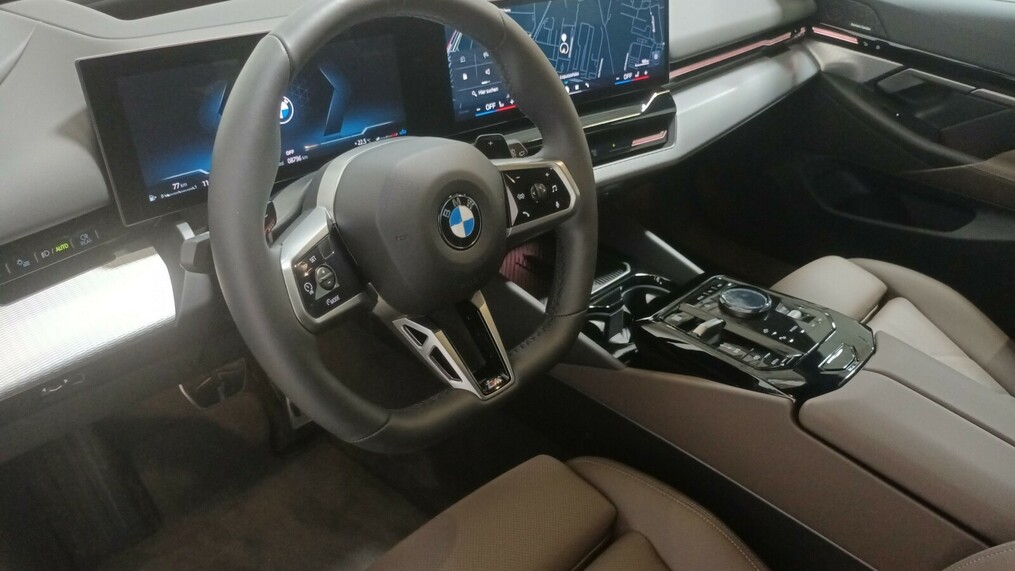 BMW Serii 5, 520