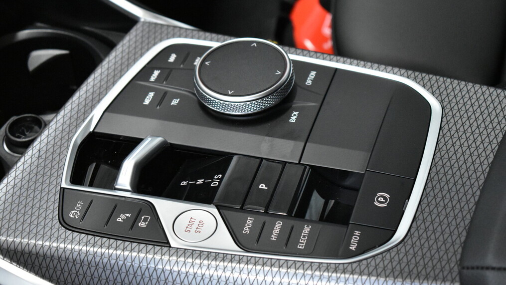 BMW Serii 3, 330