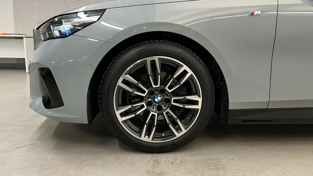BMW Serii 5, 520