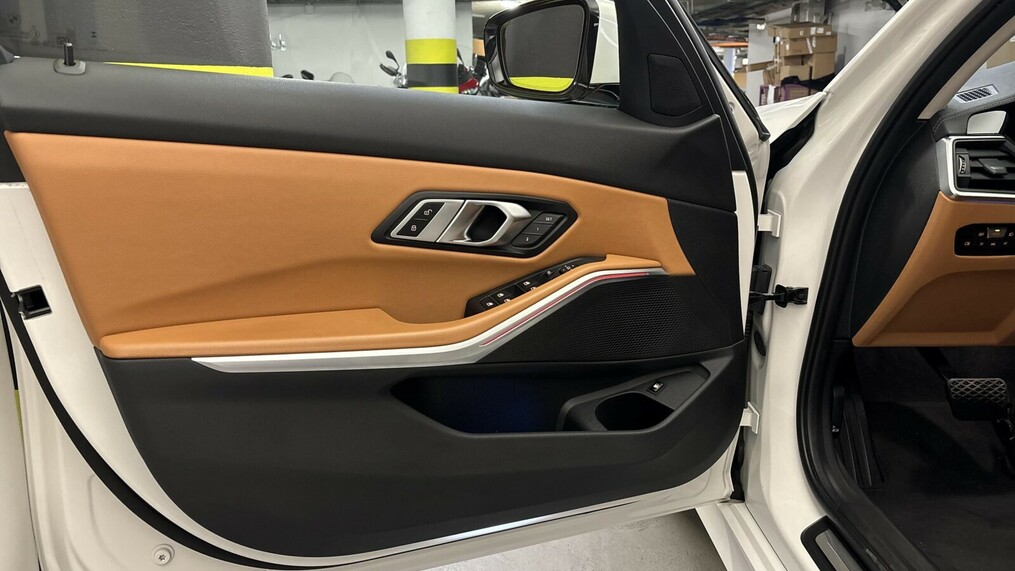 BMW Serii 3, 330