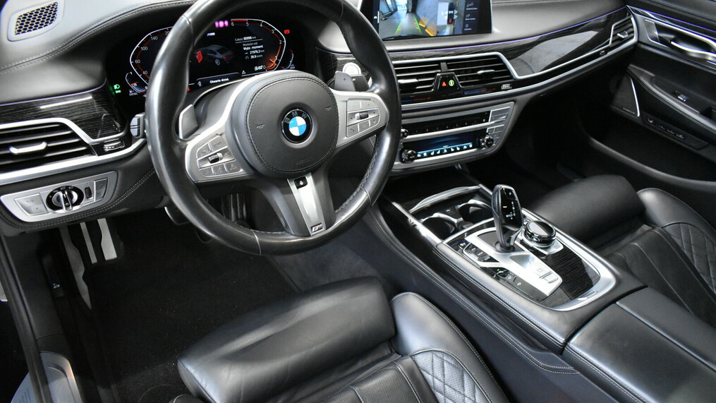 BMW Serii 7, 750