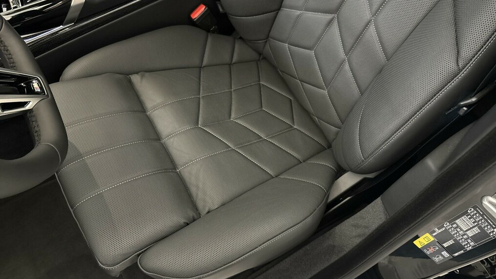 BMW Serii 7, 750