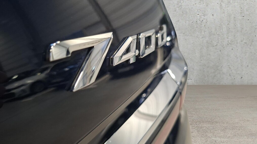 BMW Serii 7, 740