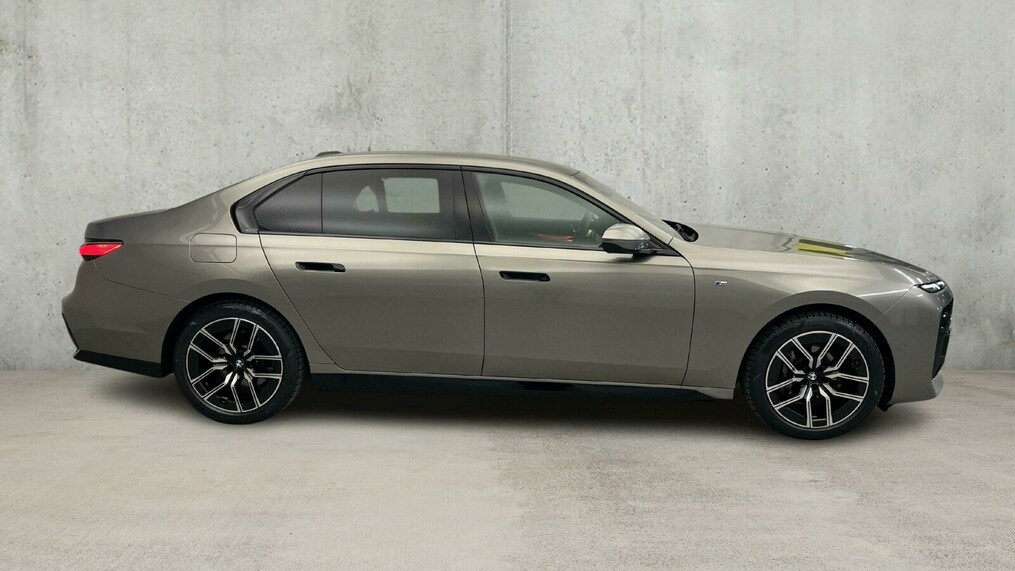 BMW Serii 7, 740