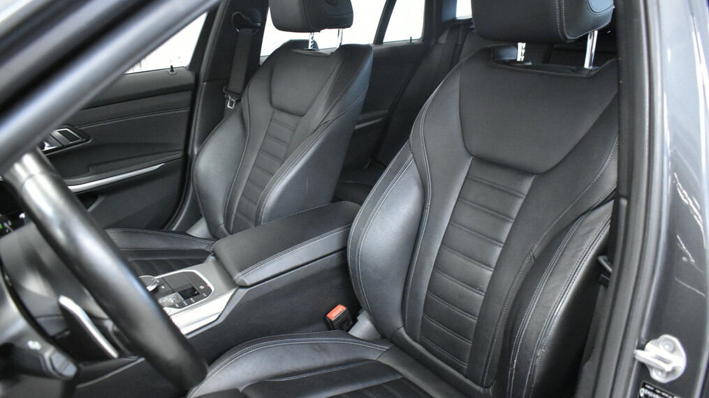 BMW Serii 3, 330