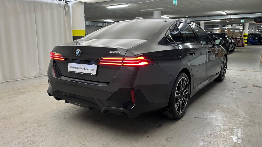 BMW Serii 5, 520