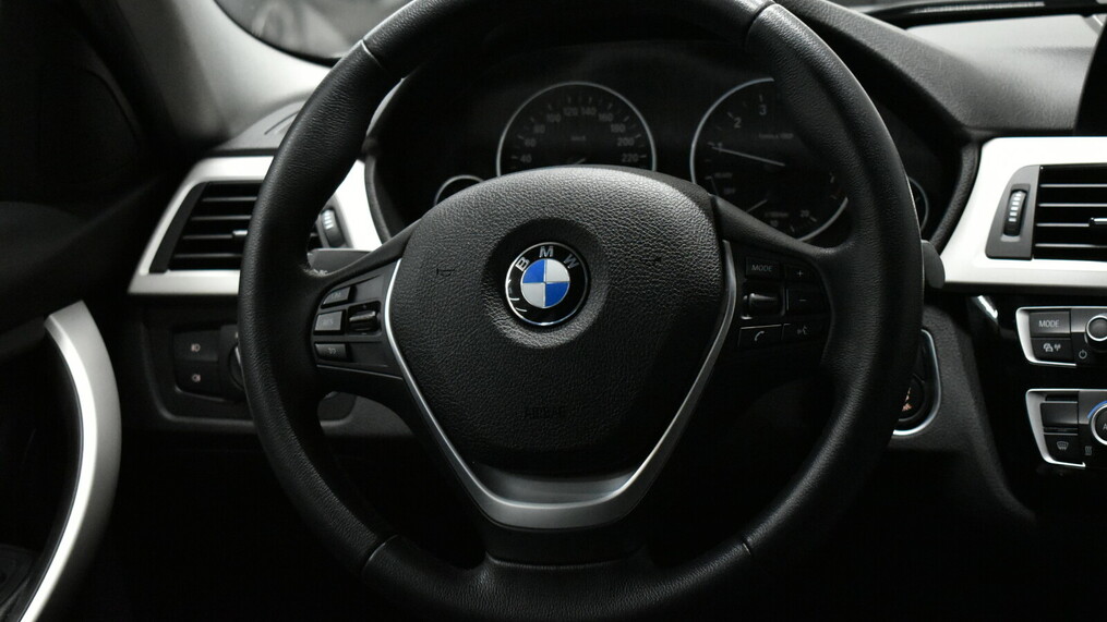 BMW Serii 3, 318