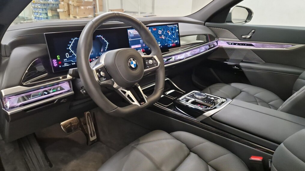 BMW Serii 7, 740