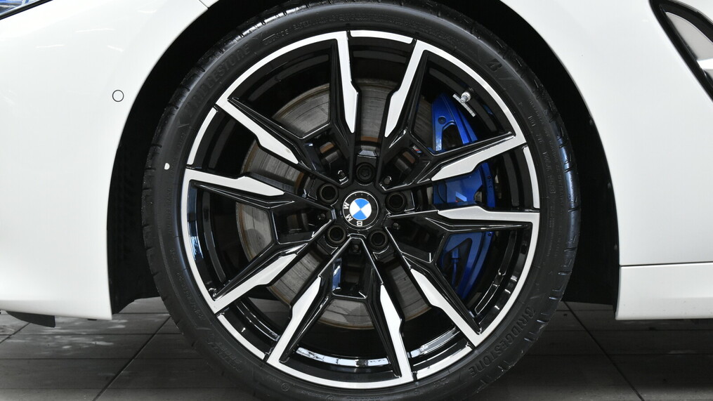 BMW Serii 8, 850