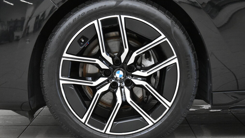 BMW Serii 7, 740