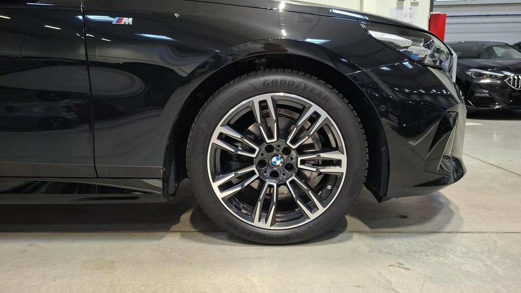 BMW Serii 5, 520