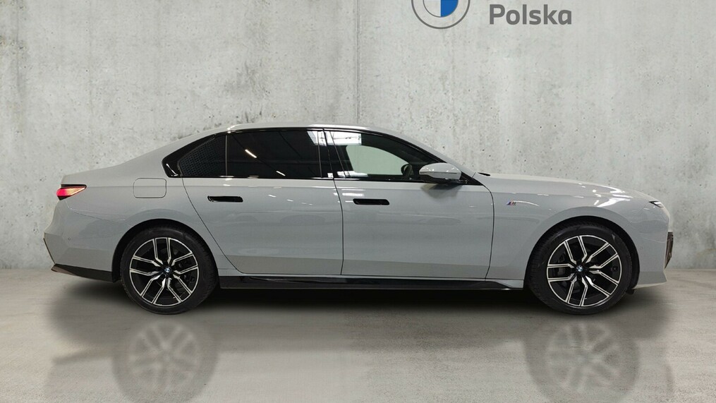 BMW Seria 7, 740
