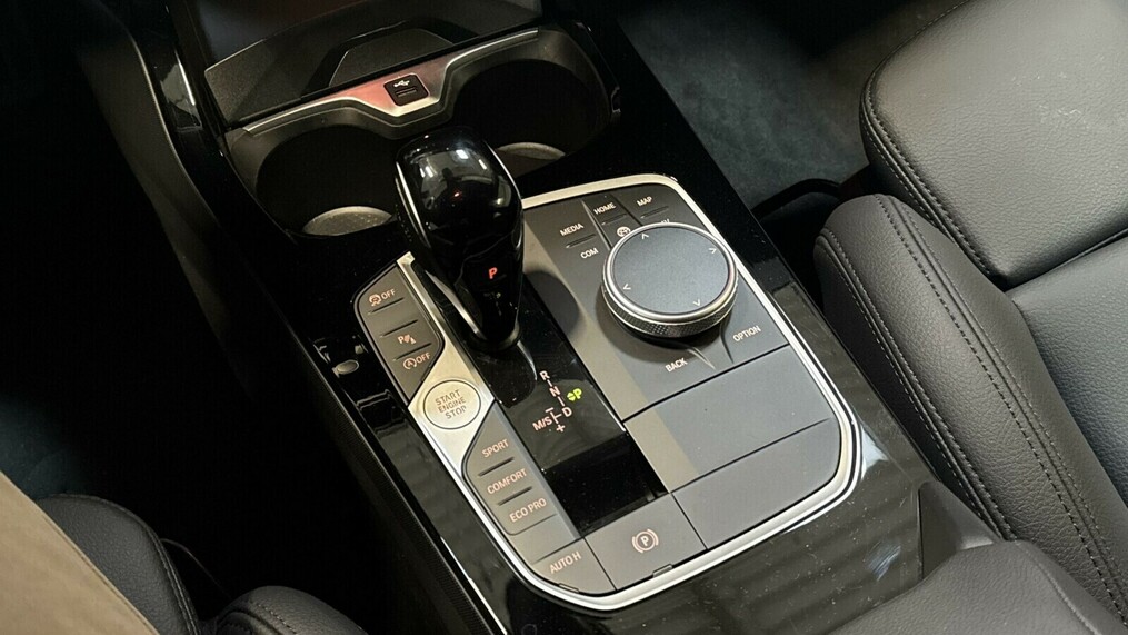 BMW Serii 2, 218