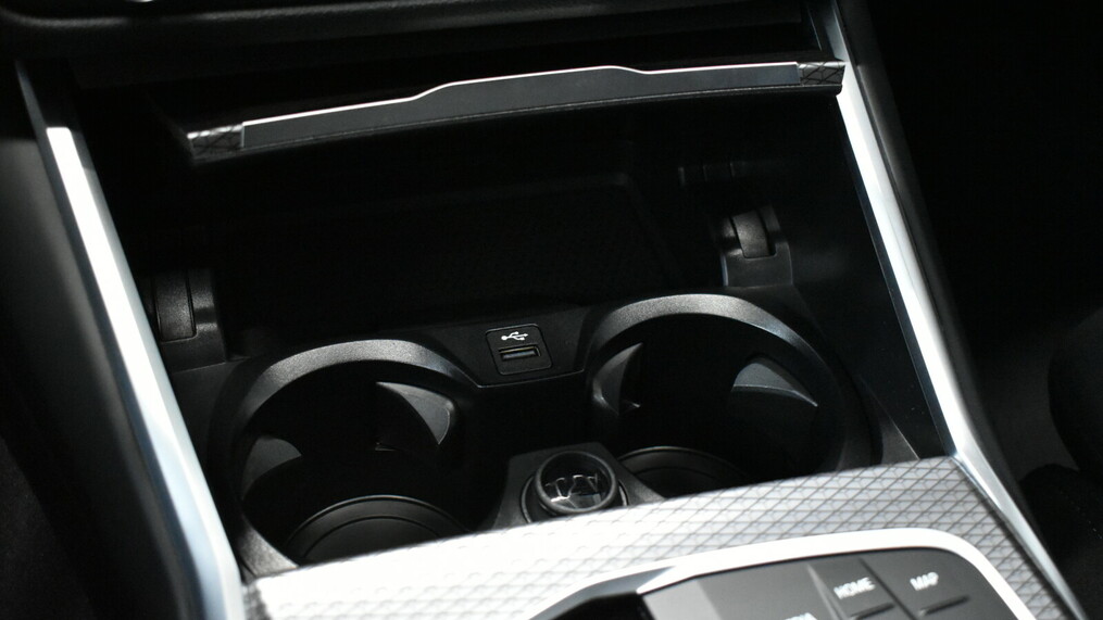 BMW Seria 3, 330