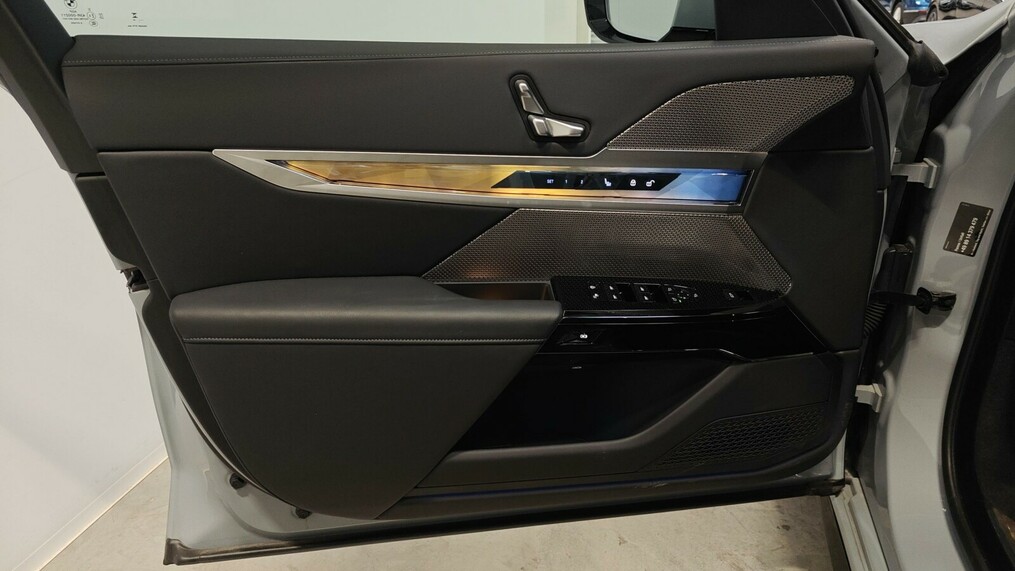 BMW Seria 7 740