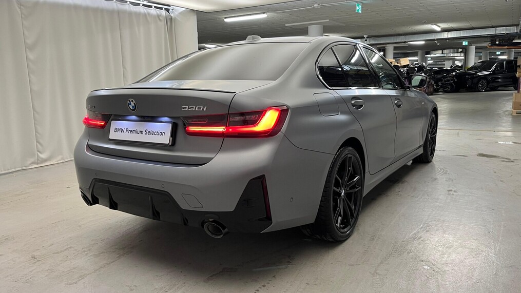 BMW Serii 3, 330
