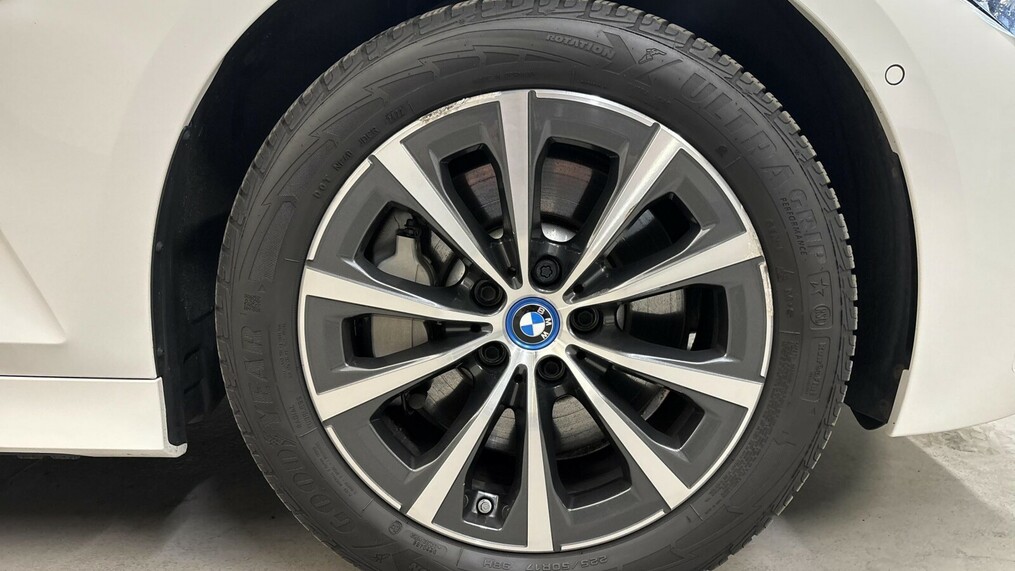 BMW Serii 3, 330