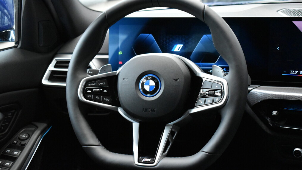 BMW Serii 3, 330