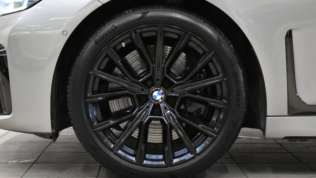 BMW Serii 7, 750