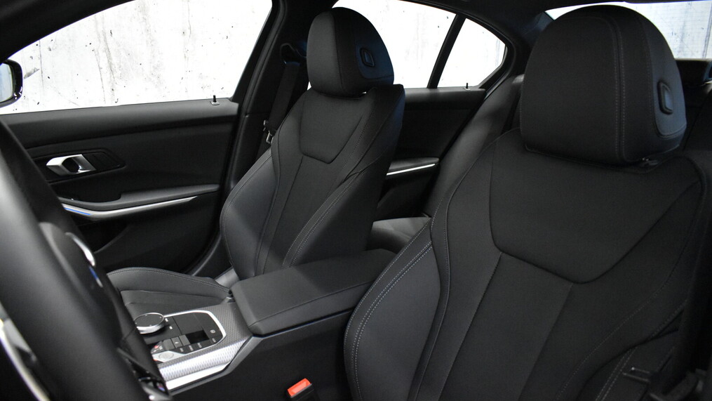 BMW Serii 3, 320