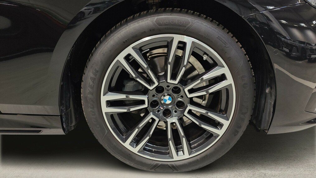 BMW Serii 5, 520