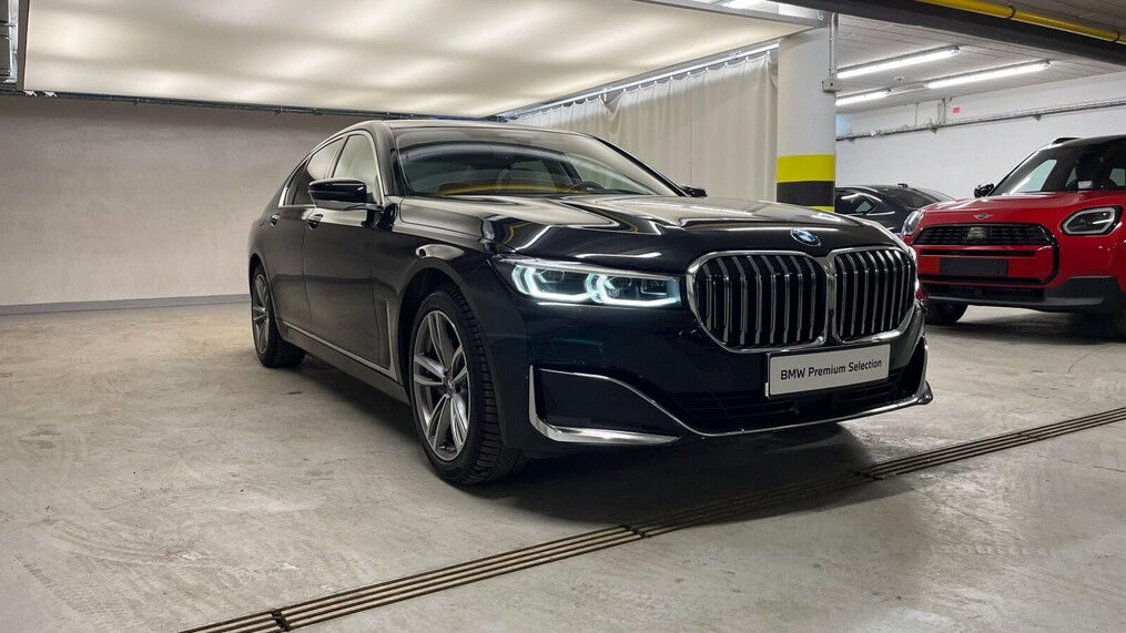 BMW Serii 7, 730