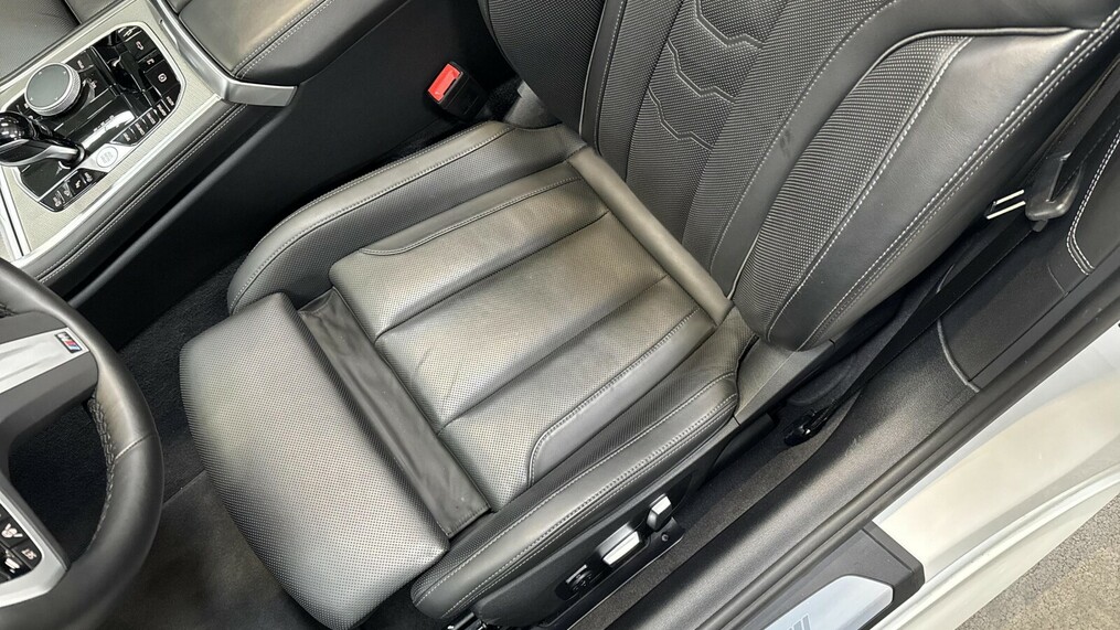 BMW Serii 8, 840