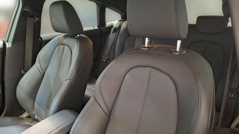 BMW Serii 2, 218