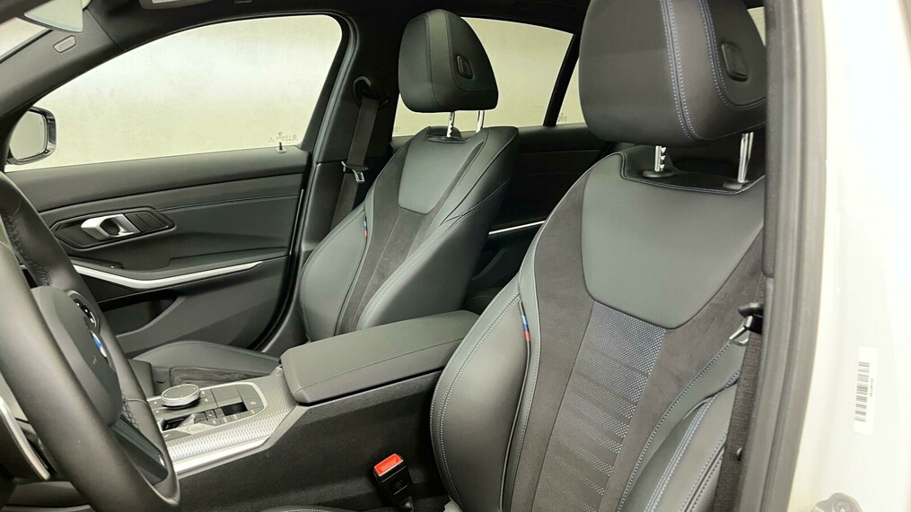 BMW Serii 3, 320