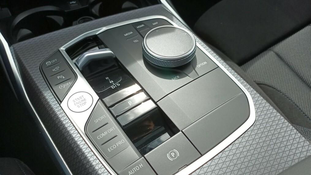 BMW Serii 3, 330
