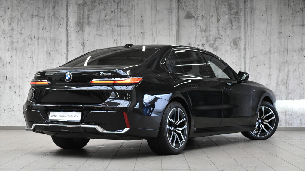 BMW Serii 7, 740