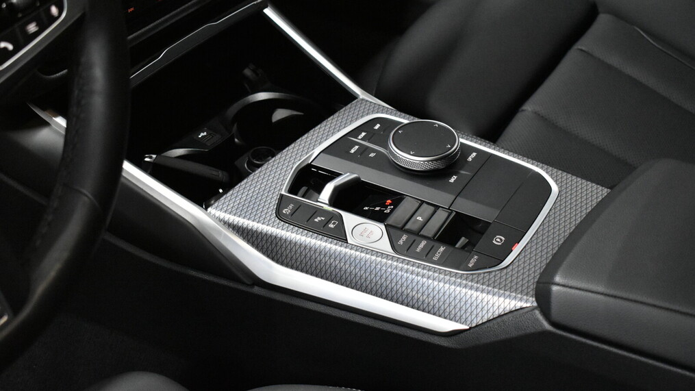 BMW Serii 3, 330