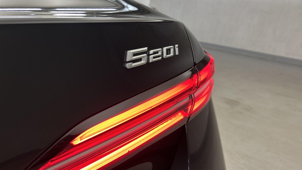 BMW Serii 5, 520
