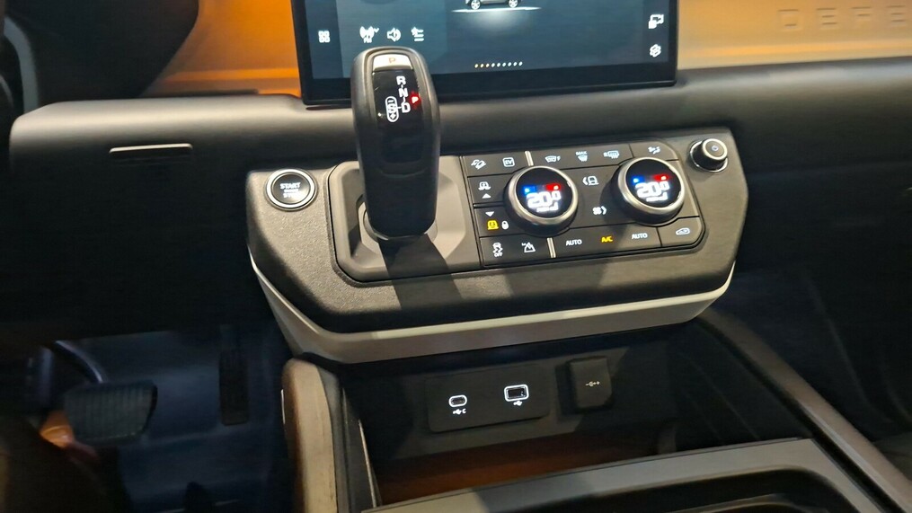 Land Rover Defender 110