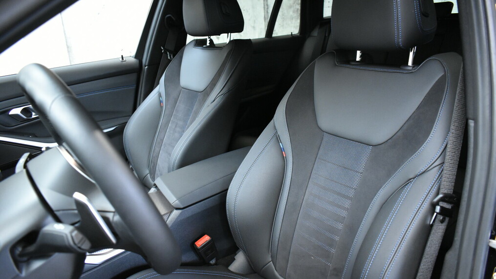 BMW Seria 3, 330