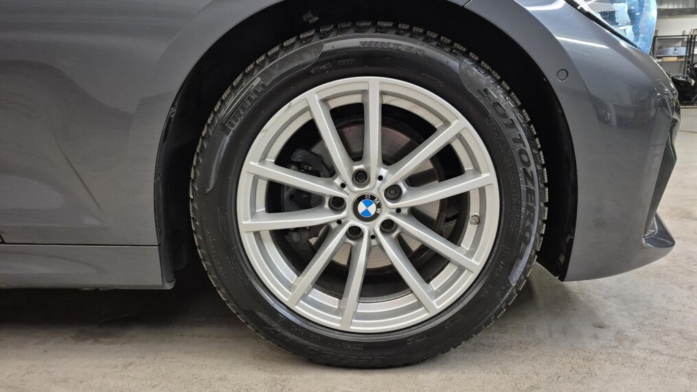 BMW Serii 3, 320