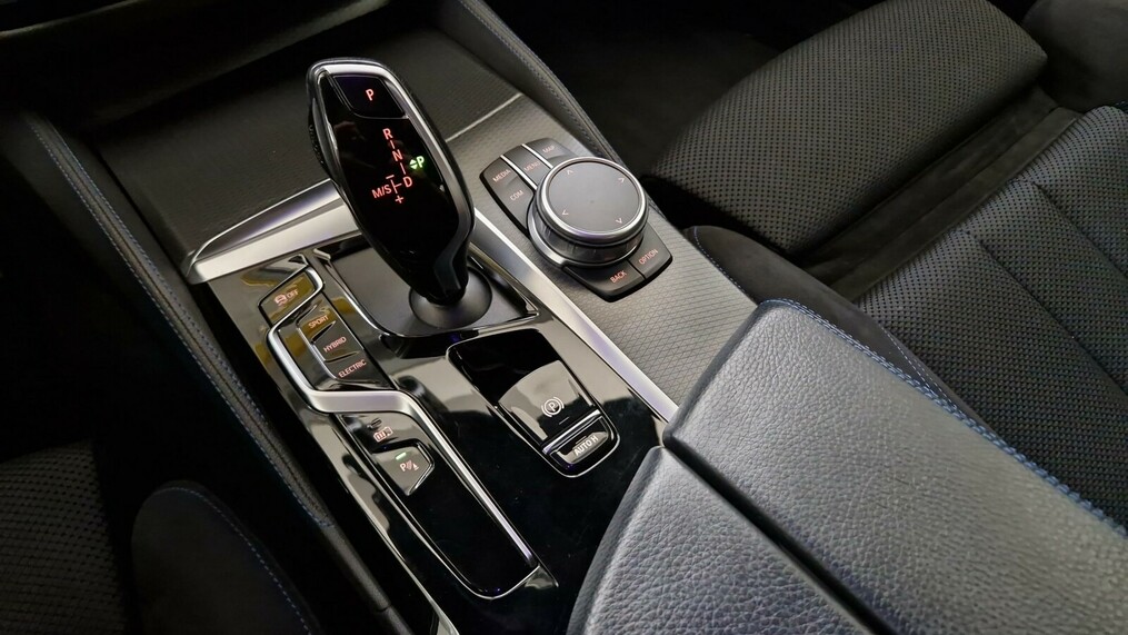 BMW Seria 5, 530