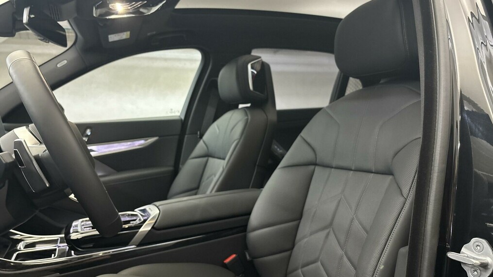 BMW Serii 7, 750