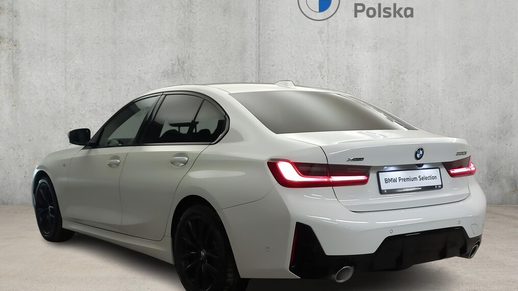 BMW Serii 3, 330