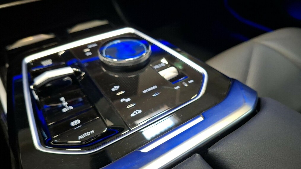 BMW Serii 7, 740
