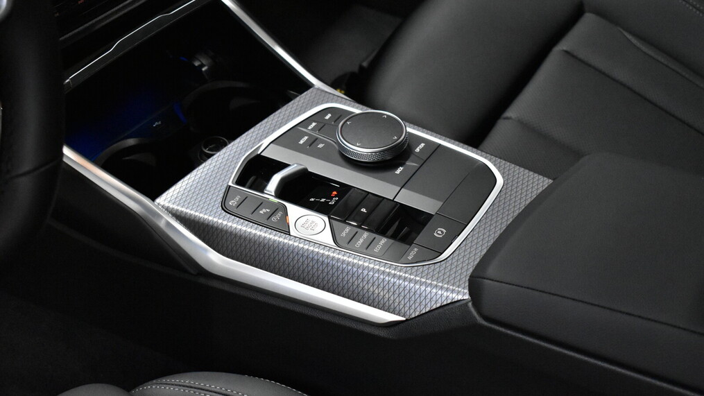 BMW Serii 3, 320